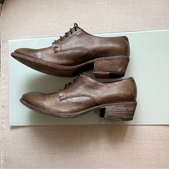 Frye woman’s leather shoes size 11 - Picture 6 of 10